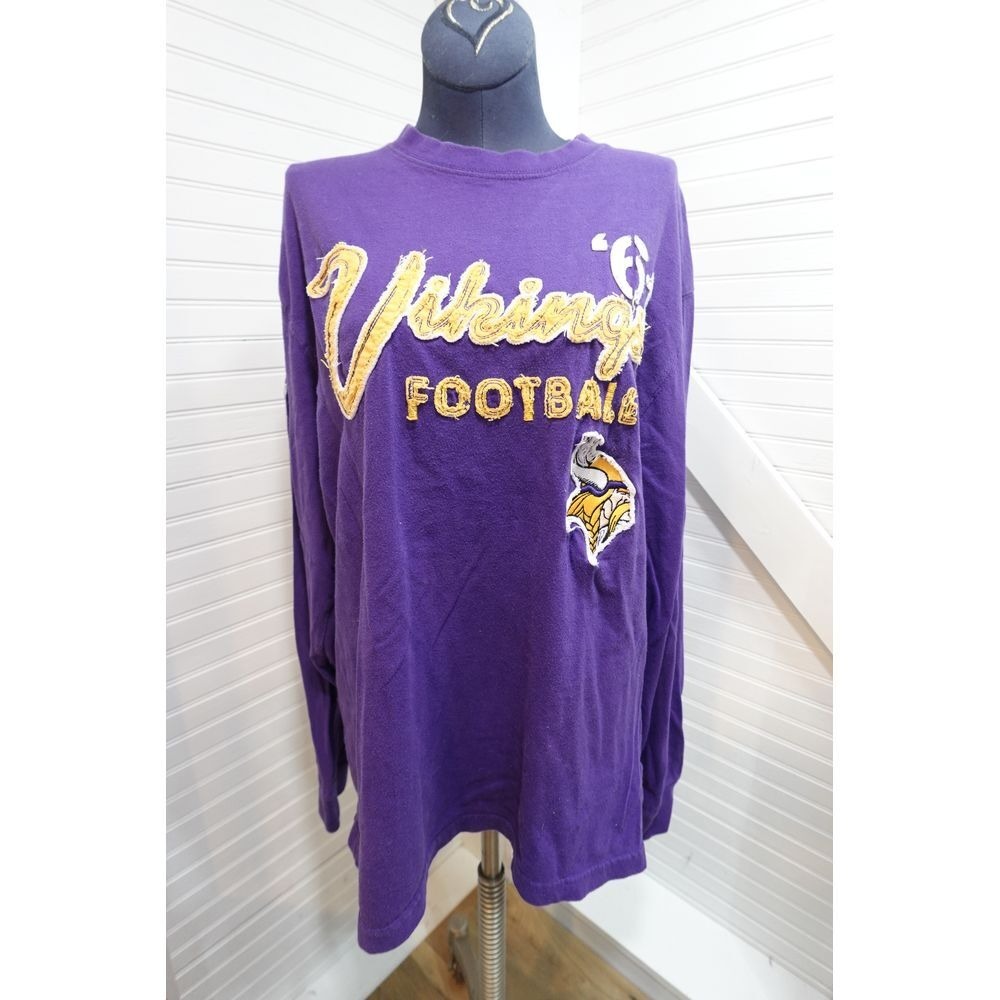 Minnesota Vikings Long sleeve Tshirt Large 2010 NFL apparel embroidered logo